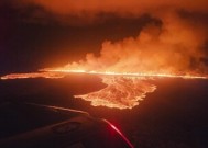 冰岛雷克雅内斯半岛上的火山一年内喷发第七次